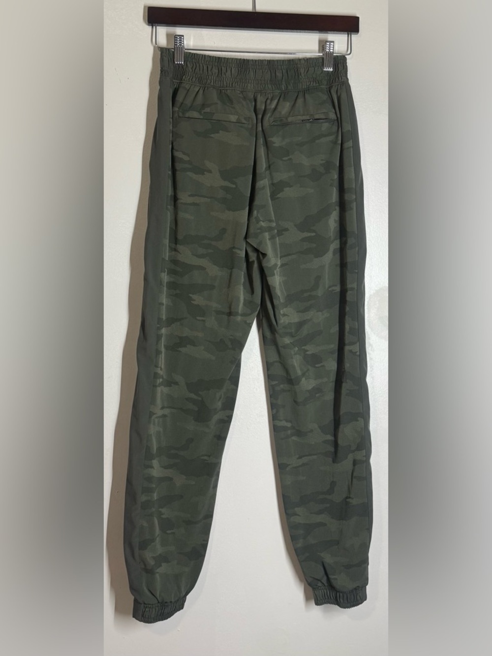 ATHLETA BROOKLYN CAMO LINED JOGGER - Picture 4 of 10